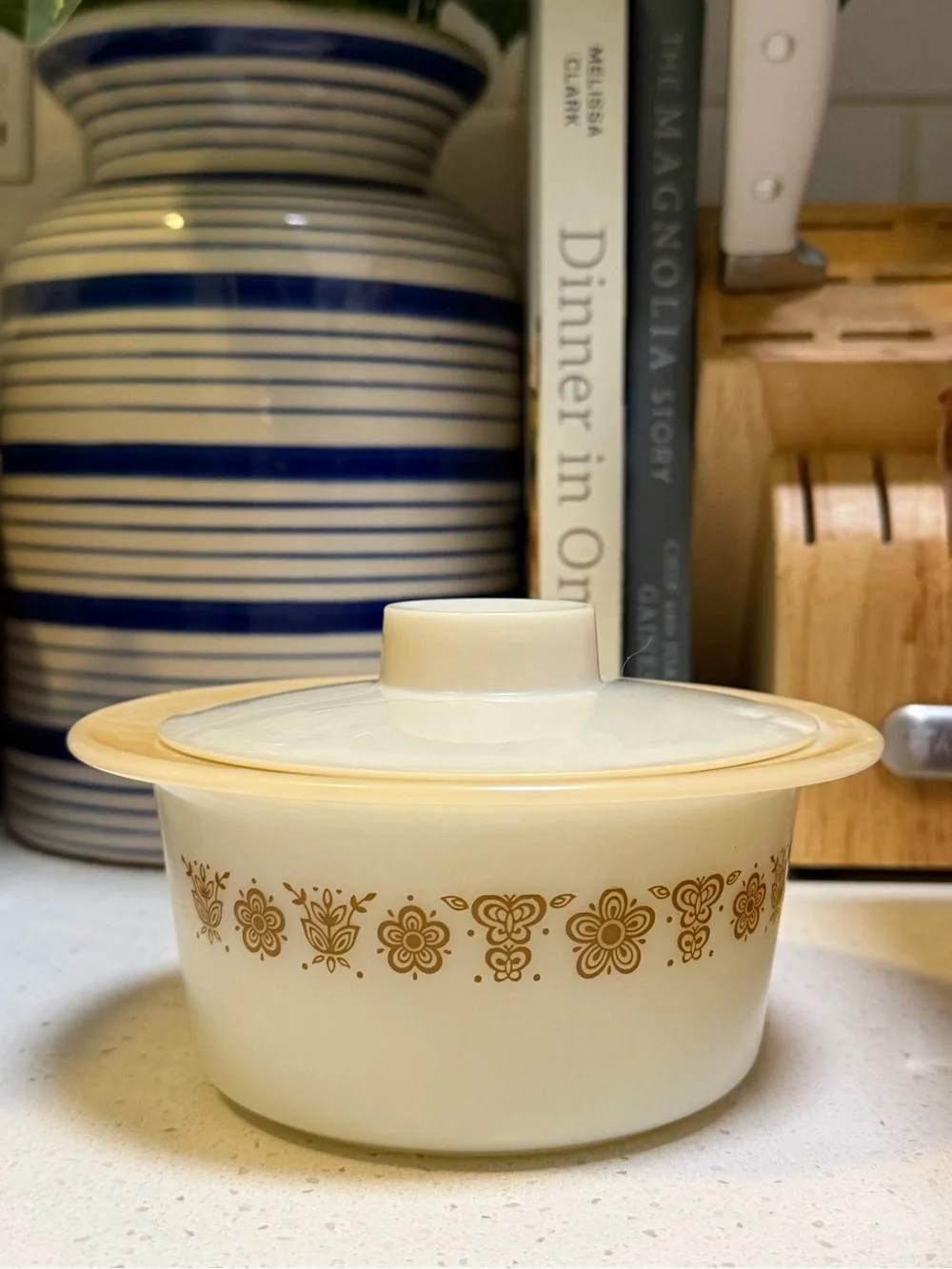 Pyrex Vintage Butterfly Gold Butter Tub Dish with Plastic Lid - Picture 2 of 4